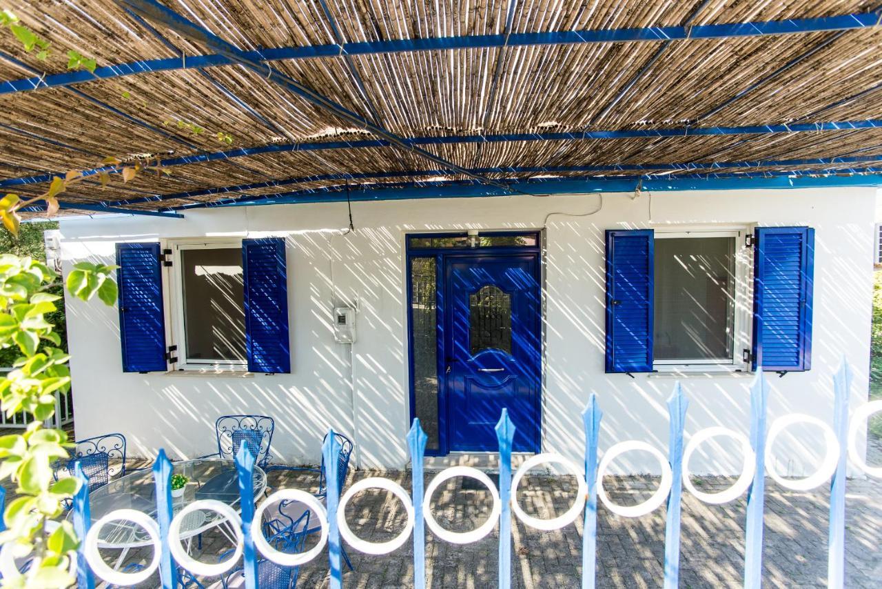 Blue White Apartments - Kefallonia Poolside Retreats Spartia  Bagian luar foto