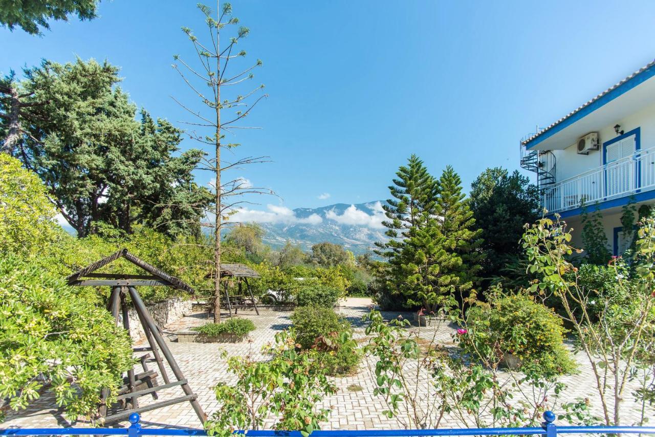 Blue White Apartments - Kefallonia Poolside Retreats Spartia  Bagian luar foto