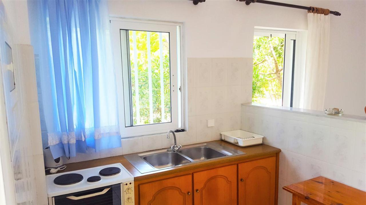 Blue White Apartments - Kefallonia Poolside Retreats Spartia  Bagian luar foto