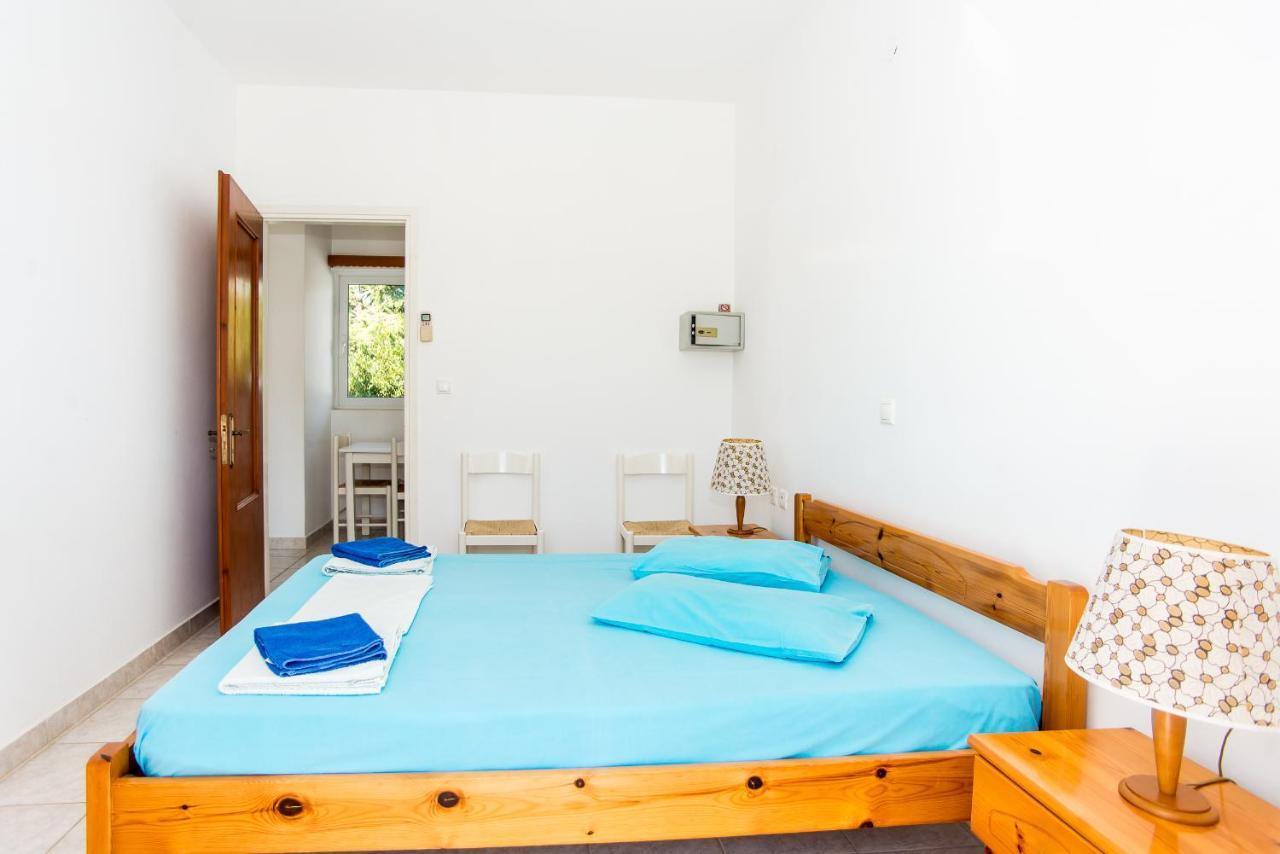 Blue White Apartments - Kefallonia Poolside Retreats Spartia  Bagian luar foto
