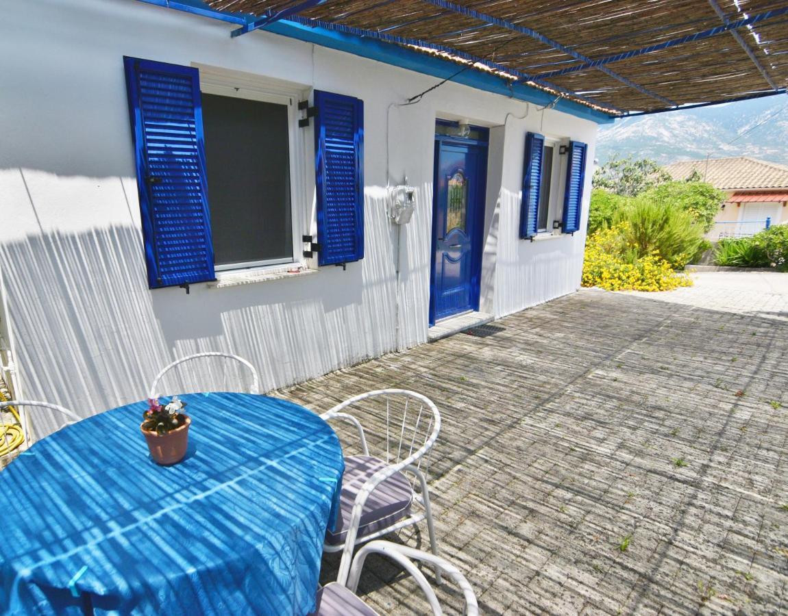 Blue White Apartments - Kefallonia Poolside Retreats Spartia  Bagian luar foto