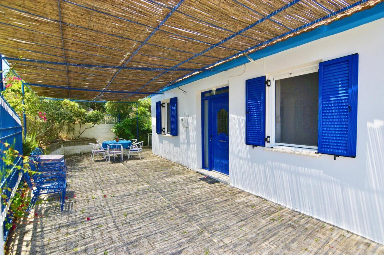 Blue White Apartments - Kefallonia Poolside Retreats Spartia  Bagian luar foto