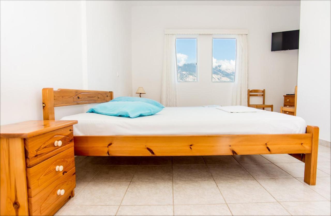 Blue White Apartments - Kefallonia Poolside Retreats Spartia  Bagian luar foto