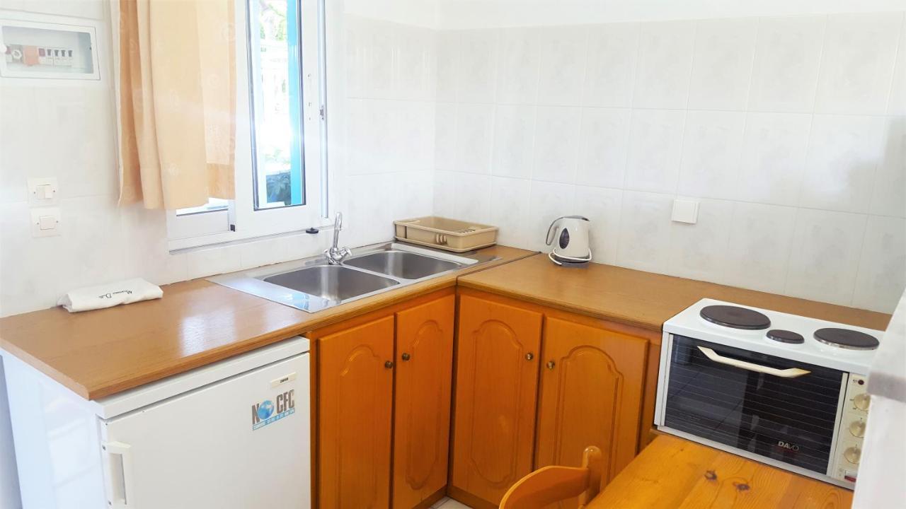 Blue White Apartments - Kefallonia Poolside Retreats Spartia  Bagian luar foto