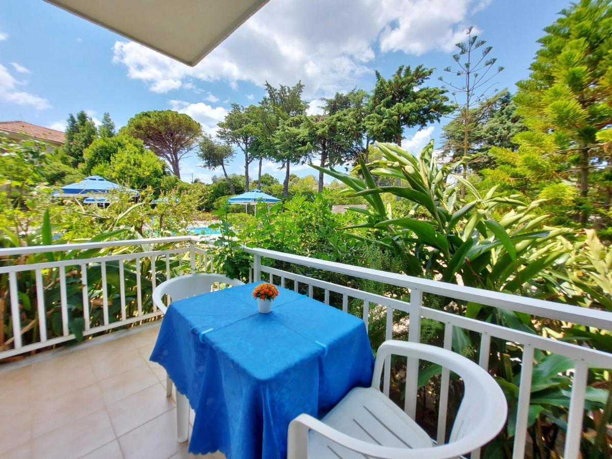 Blue White Apartments - Kefallonia Poolside Retreats Spartia  Bagian luar foto