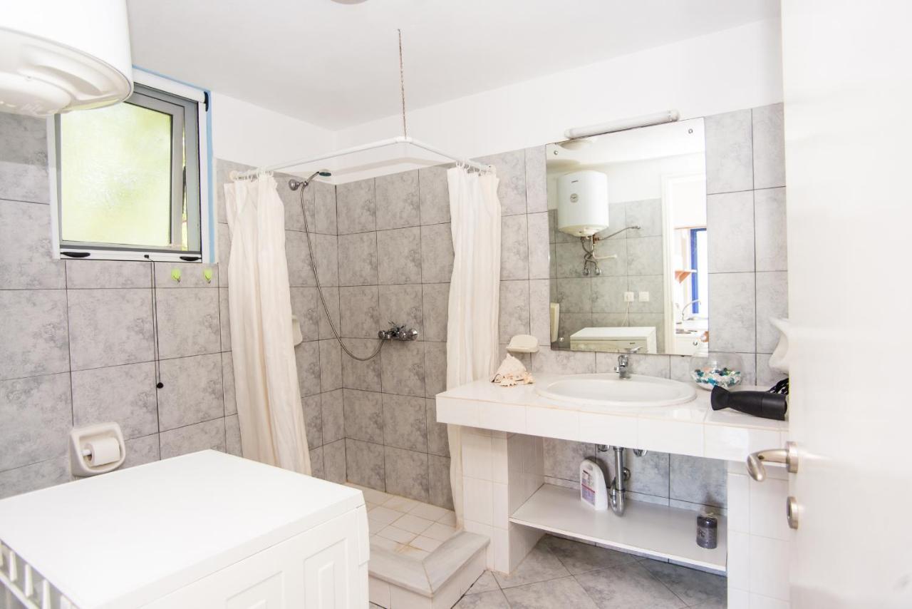 Blue White Apartments - Kefallonia Poolside Retreats Spartia  Bagian luar foto
