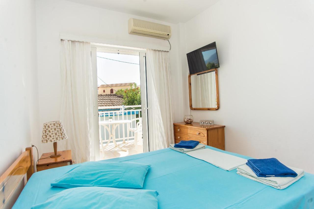 Blue White Apartments - Kefallonia Poolside Retreats Spartia  Bagian luar foto