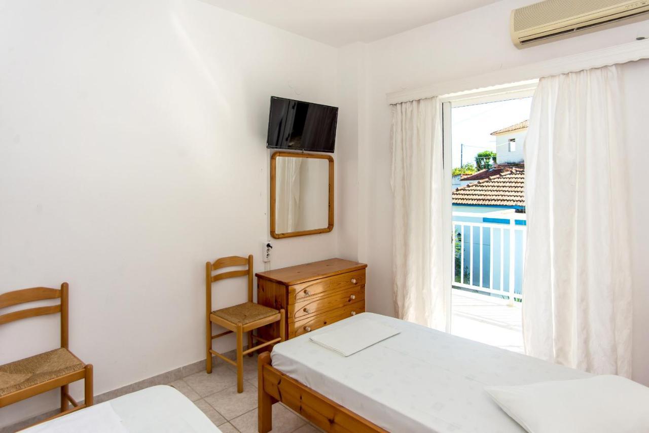 Blue White Apartments - Kefallonia Poolside Retreats Spartia  Bagian luar foto