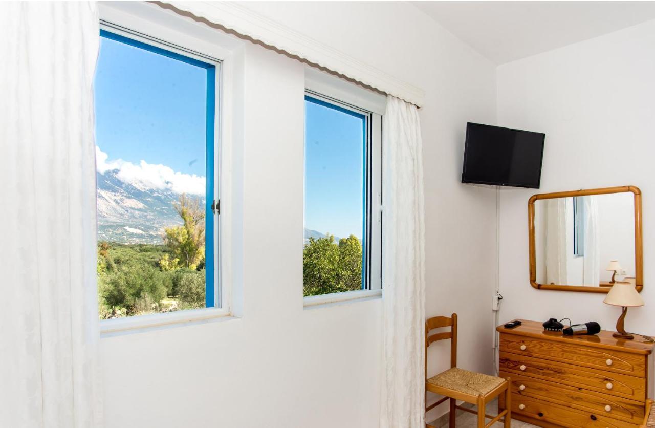 Blue White Apartments - Kefallonia Poolside Retreats Spartia  Bagian luar foto