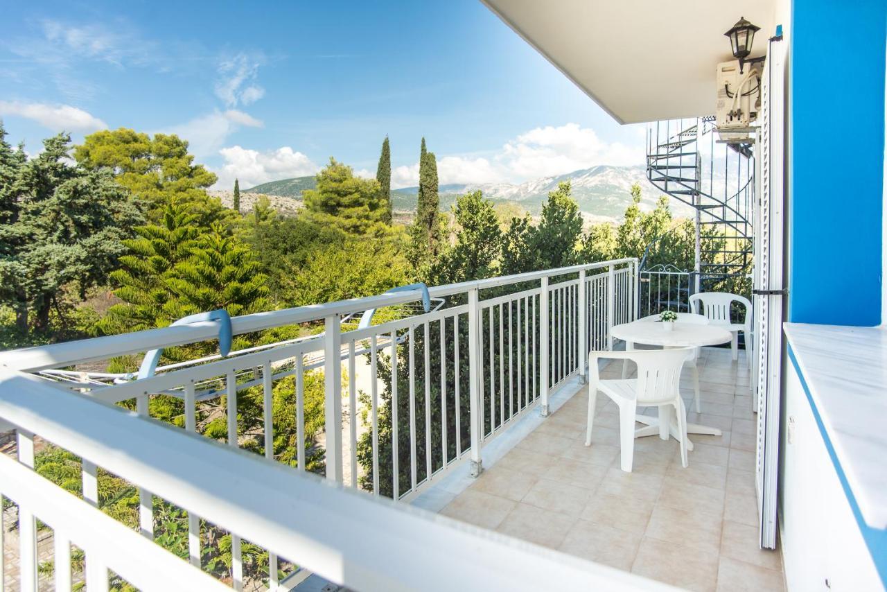 Blue White Apartments - Kefallonia Poolside Retreats Spartia  Bagian luar foto