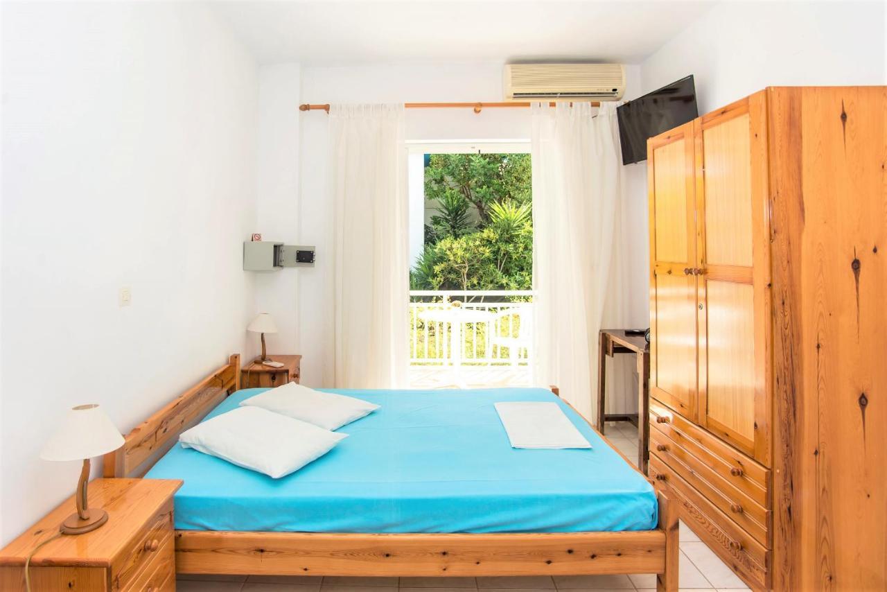 Blue White Apartments - Kefallonia Poolside Retreats Spartia  Bagian luar foto