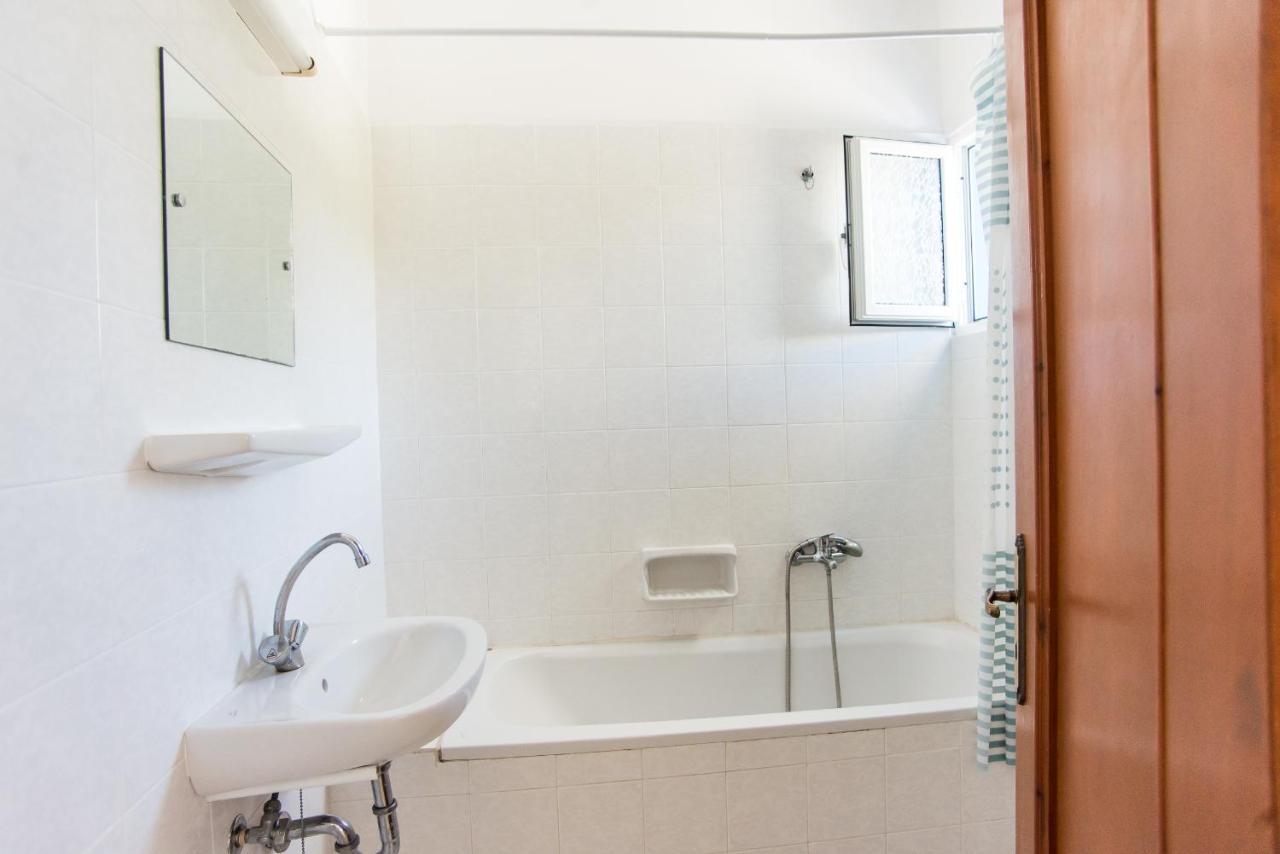 Blue White Apartments - Kefallonia Poolside Retreats Spartia  Bagian luar foto