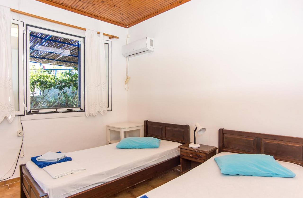 Blue White Apartments - Kefallonia Poolside Retreats Spartia  Bagian luar foto