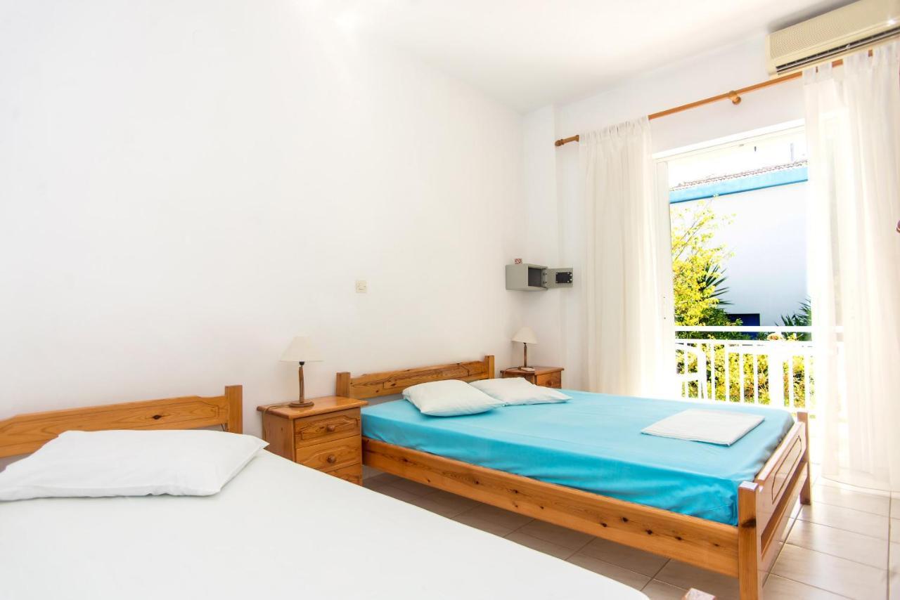 Blue White Apartments - Kefallonia Poolside Retreats Spartia  Bagian luar foto